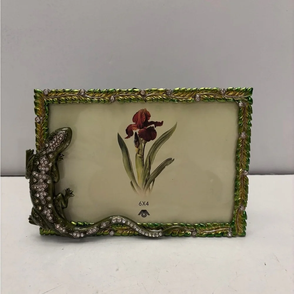 Green and white Rhinestone Lizard photo frame     6 x 4
